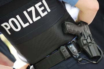 Polizeikontrolle läuft aus Ruder: Frau schlägt Polizeibeamtin ins Gesicht