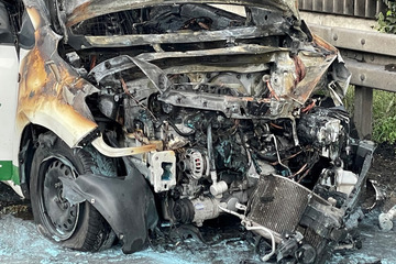 Unfall A57: Auto überschlägt sich auf A57 und brennt aus!