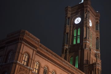 Berlin: Alle Jahre wieder: Darum war das Rote Rathaus plötzlich grün