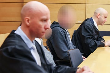 Mann gesteht Anzünden von todbringender Silvesterrakete, doch zwei Zeugen beschuldigen eine andere Person