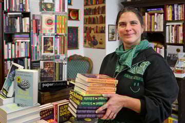 Dresden: "Buch mit Handlung" feiert Geburtstag: Bunte Oase voller Geschichten