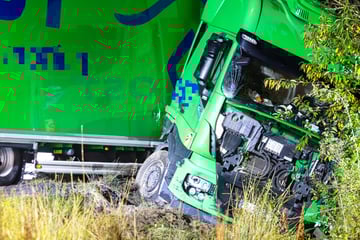 Unfall A3: Schwerer Lastwagen-Unfall auf der A3: Ausfahrt blockiert