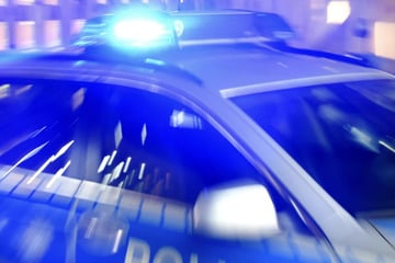 41-Jähriger würgt junge Frau am Hals und klaut ihr Handy