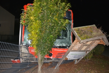 "Wilde Fahrt" mit Gelenkbus: Fahrer baut gleich mehrere Unfälle mit mehr als 100.000 Euro Schaden!