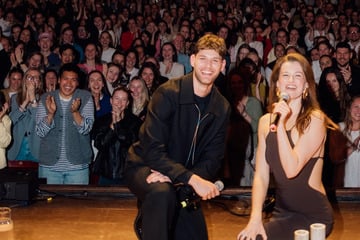 Hamburg: Völlig ungefiltert: Podcast-Paar normalisiert Ekel-Themen und überrascht mit Plot-Twist