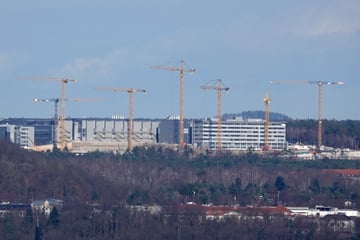 Schock in Klotzsche: Gerüst stürzt auf Arbeiter!