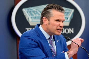 Hegseth berates reporters for not covering how "special" America is in epic meltdown