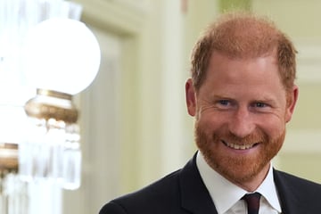 Prinz Harry mit Familie in Großbritannien eingetroffen