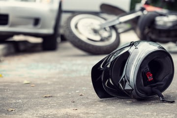 Zwei junge Biker schweben nach Unfall in Lebensgefahr: Polizei hat düsteren Verdacht