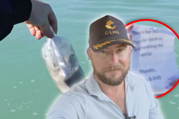 Kapitän fischt Flaschenpost aus dem Meer: Die Botschaft lässt ihm keine Wahl