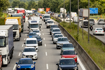 Hamburg: Stau-Chaos rund um Hamburg: Wo Autofahrer jetzt besonders viel Geduld mitbringen müssen