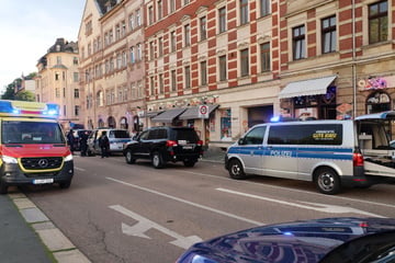 Chemnitz: Alarm auf Chemnitzer Sonnenberg: Mann droht aus Fenster mit Schreckschusswaffe, Polizei rückt an