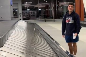 Fluggast wartet auf Gepäck: Was stattdessen erscheint, lässt ihn in Grund und Boden versinken