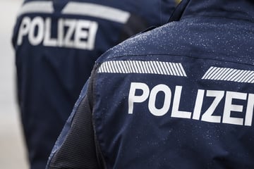 Leipzig: Bankkarten, Ausweise, Drogen: Polizisten stoßen bei Suche nach Fahrrad auf interessanten Fund