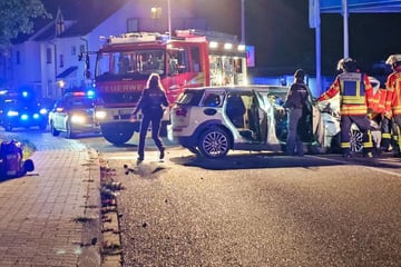 Mutter betrunken hinterm Steuer: Wagen mit zwei kleinen Kindern überschlägt sich