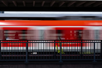 München: München Ostbahnhof: Betrunkene Teenager stoßen 18-Jährigen ins Gleis