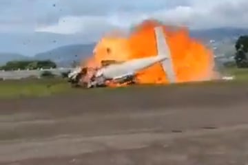 Flugzeug stürzt kurz nach Start ab und explodiert: Zwei Tote