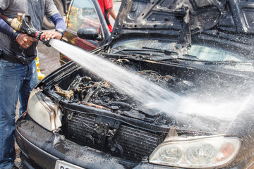 Unfall A72: Flammen schossen aus Motorraum: Mazda auf A72 in Brand geraten