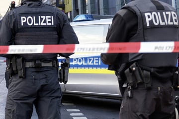 Jugendlicher schießt mit Gewehr auf Haus des Nachbarn