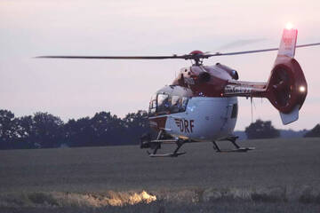 Auto kracht gegen Baum: Fahrerin stirbt im Krankenhaus