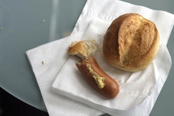 46-Jähriger kauft sich im Suff eine Bockwurst, wenig später ermittelt die Polizei gegen ihn