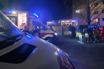 Ganzer Wohnblock evakuiert: Kellerbox steht in Flammen