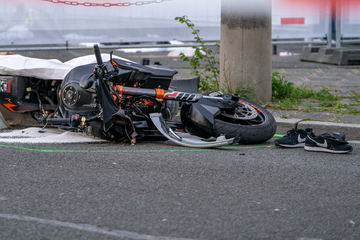 Tödlicher Unfall: Motorradfahrer kracht frontal in Linienbus