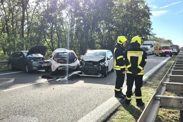 Unfall A: Crash auf der A20 bei Groß Kreutz: Seat kracht in Stauende