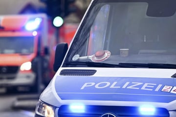 Unfall A4: Fahranfänger (19) verursacht Unfall auf A4: Drei Verletzte, Autobahn Richtung Dresden voll gesperrt