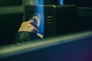 Irrer Raub: Einbrecher nehmen gleich einen ganzen Tresor mit