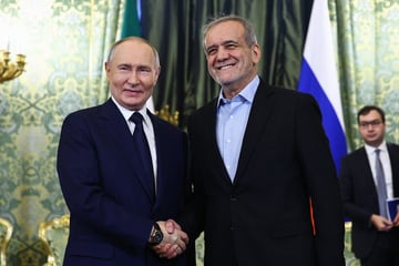 Putin condemns Israeli strikes on Iran, offers to mediate