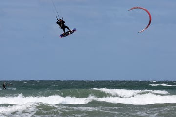 Beim Kitesurfen verunglückt? Sächsischer Urlauber tot aus Ostsee geborgen