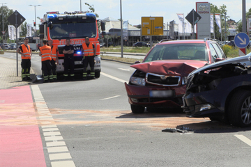 Crash am Löwen Center: Personen verletzt, Straße gesperrt