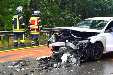 Schwerer Autounfall: Zwei Schwerverletzte nach Frontalcrash
