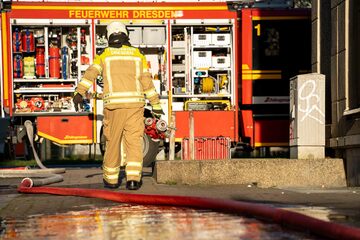 Dresden: Rauch in Dresdner Hochhaus: Feuerwehr im Einsatz!