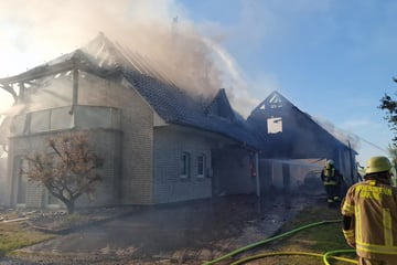 Großeinsatz für die Feuerwehr: Hausbrand sorgt für Mega-Schaden!