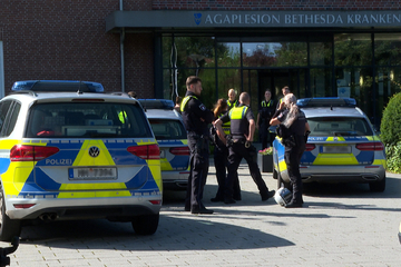 Patient randaliert in Klinik: Polizei rückt mit Diensthund an