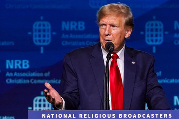 Trump courts religious right in Tennessee: "I'm a very proud Christian"