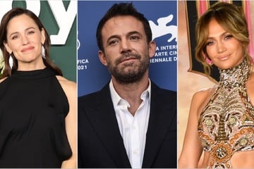 Jennifer Lopez reunites with Ben Affleck and Jennifer Garner for kids' play