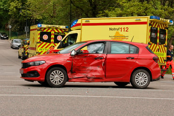 Drei Verletzte nach Kreuzungscrash in Chemnitz