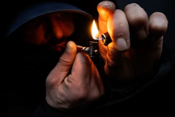 Frankfurt: 14-Jähriger wird im Bahnhofsviertel sexuell belästigt und muss an Crack-Pfeife ziehen