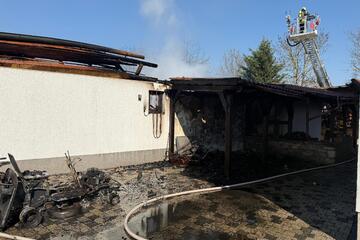 Rasenmäher setzt Wohnhaus in Brand: Riesen-Schaden!