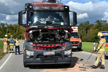 Von Lastwagen erfasst: Mann stirbt bei Unfall auf B20