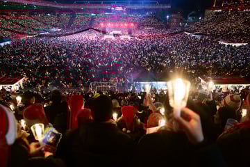 Lichter aus, Kerzen an: 28.500 Union-Fans feiern legendäres Weihnachtssingen