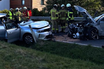 Vier Verletzte nach schwerem Frontalcrash im Landkreis Neuwied