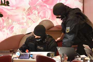 Großrazzia in NRW und Hessen: Polizei nimmt Darknet-Bande hoch