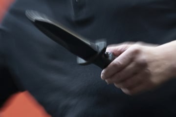 Messerattacke: Streit am späten Abend: Mann mit Messer schwer verletzt
