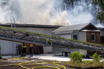 Schießhalle in Flammen: Feuerwehr in Sorge wegen Munition und Explosionen