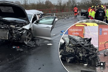 Unfall A4: Todes-Drama auf A4: Autofahrer rast in Stauende und stirbt