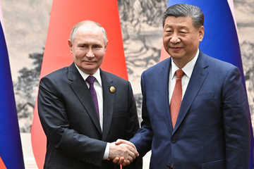 Putin and Xi hail special relationship in major Beijing meeting